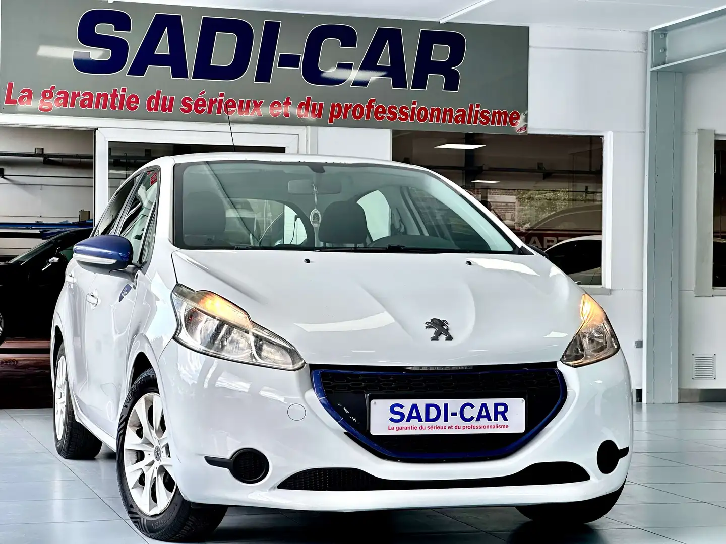 Peugeot 208 1.4 HDi 68cv 5P - Série Like Blanc - 1