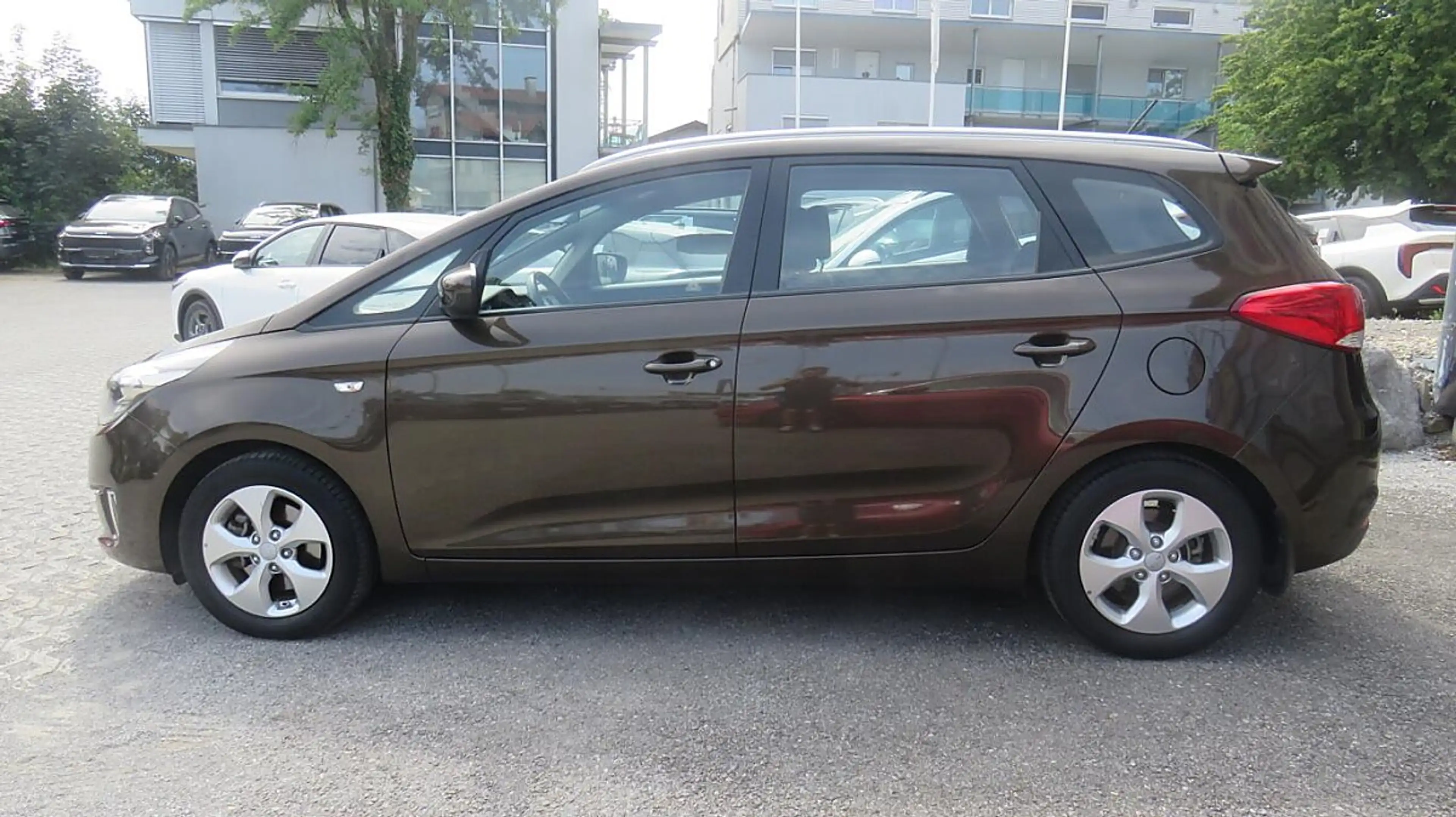 Kia Carens 1,6 GDI ISG Silber — photo 7