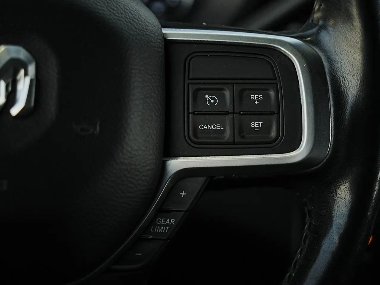 RAM 3500 снимка RAM 3500