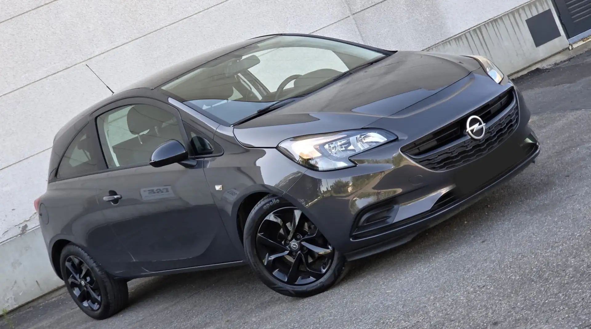 Opel Corsa 1.2i Black Edition - 1