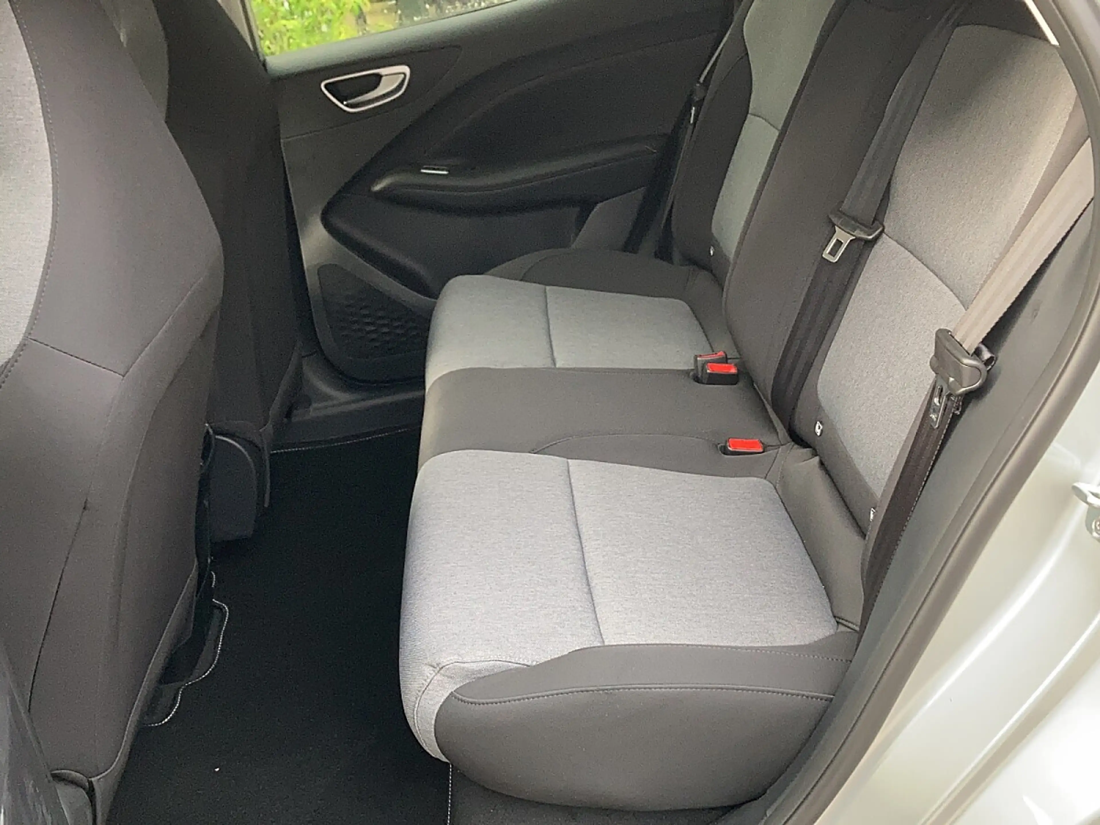 MG MG4 EV Urban 54 kWh Luxury + Metallic + Ö Paket! — photo 12