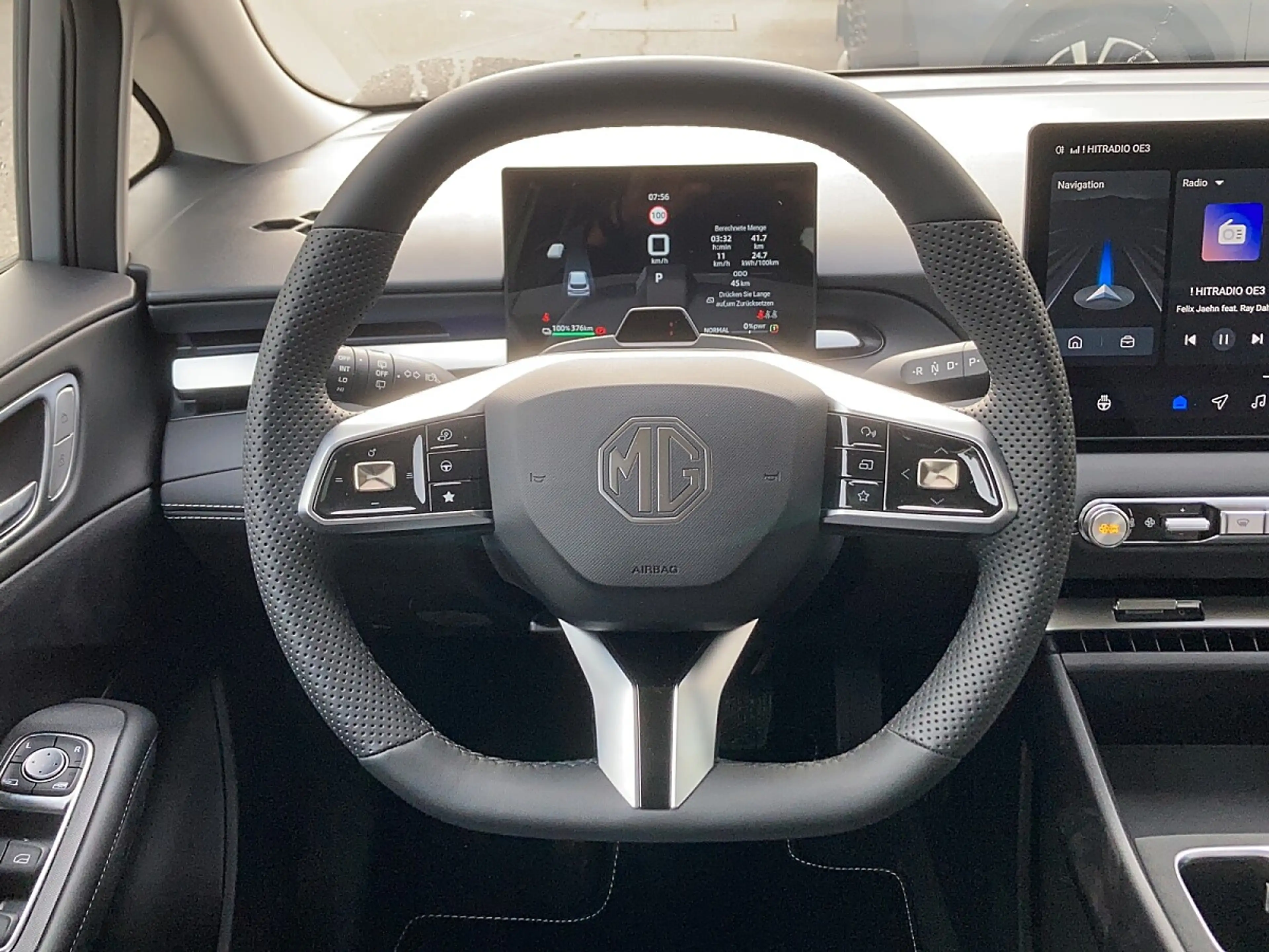 MG MG4 EV Urban 54 kWh Luxury + Metallic + Ö Paket! — photo 8