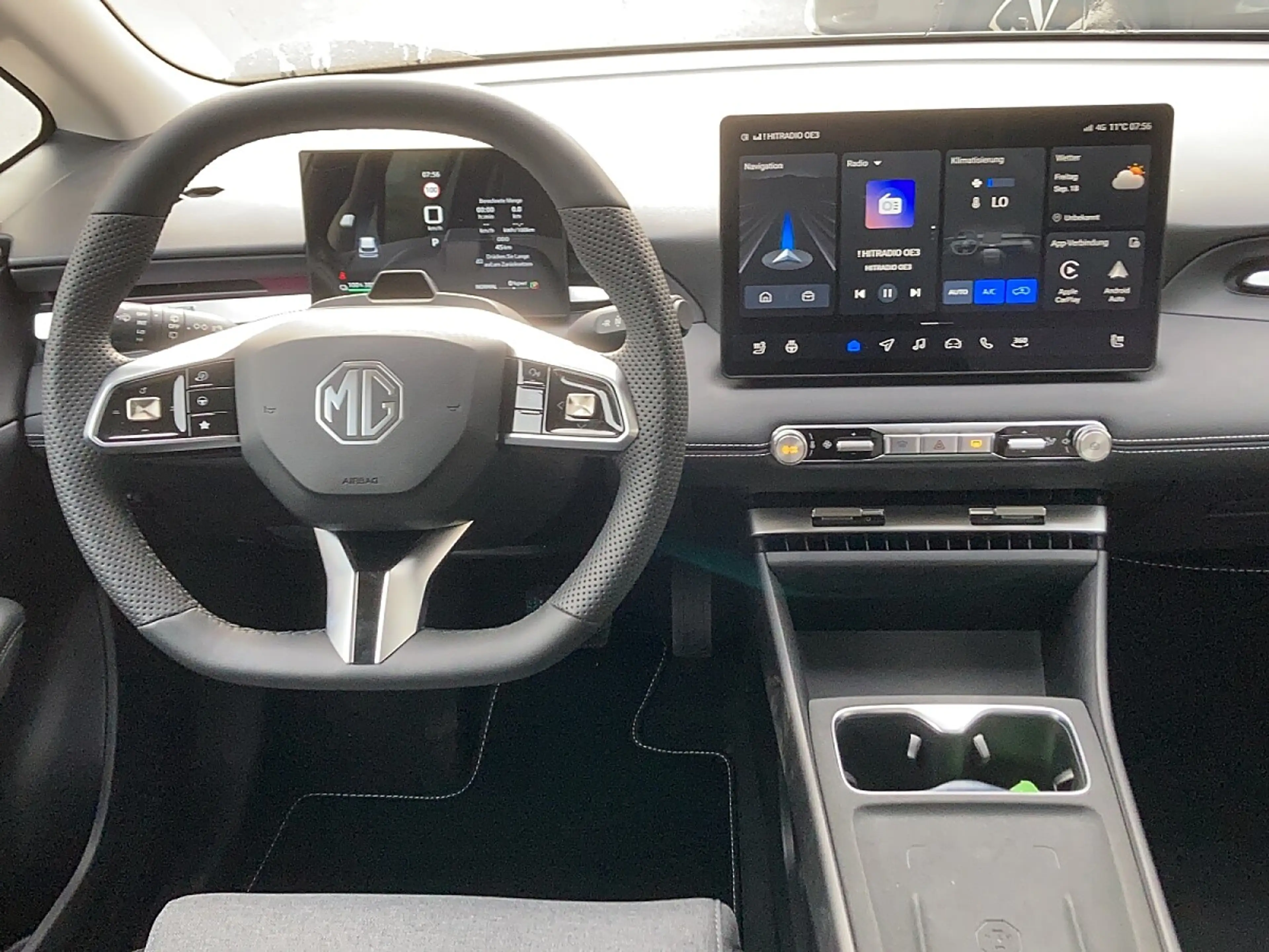 MG MG4 EV Urban 54 kWh Luxury + Metallic + Ö Paket! — photo 10