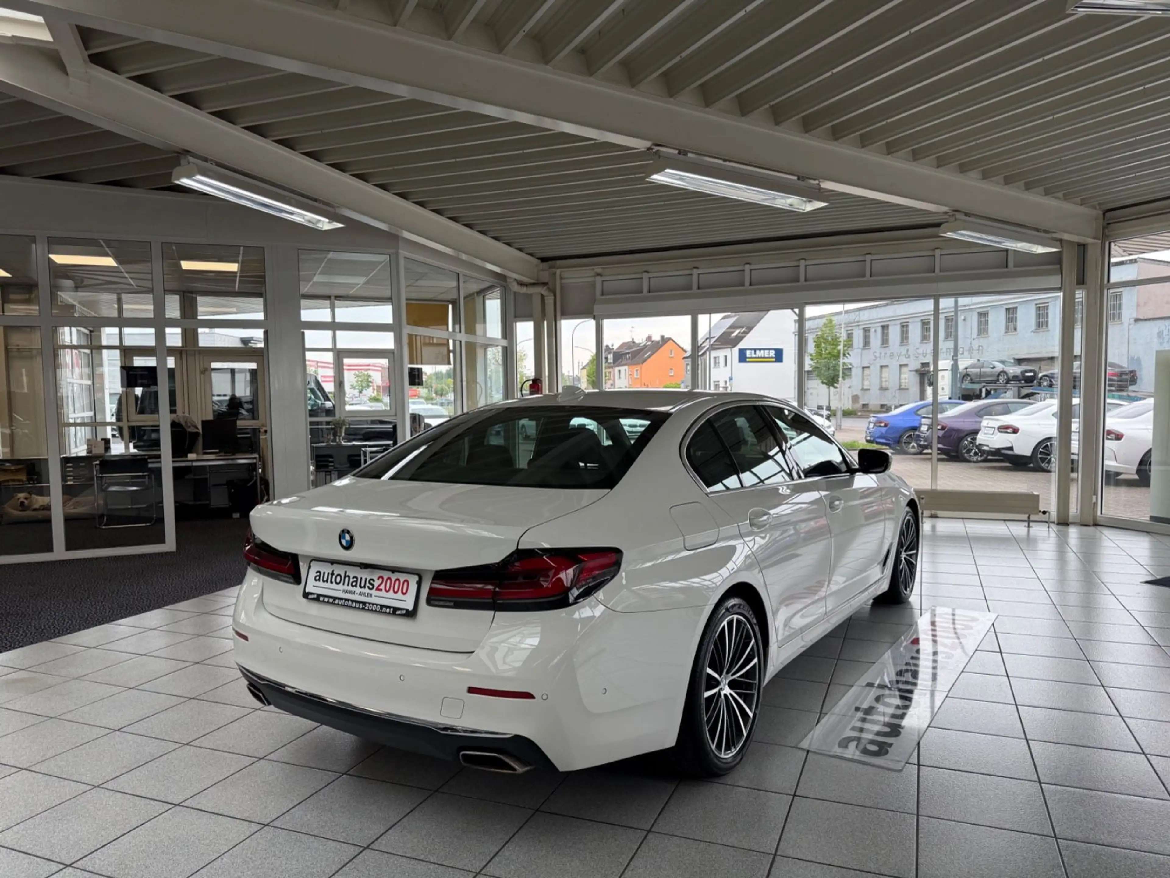 BMW 530 d xDrive Luxury Line AUT./LED/HUD/360°/STANDH — photo 3