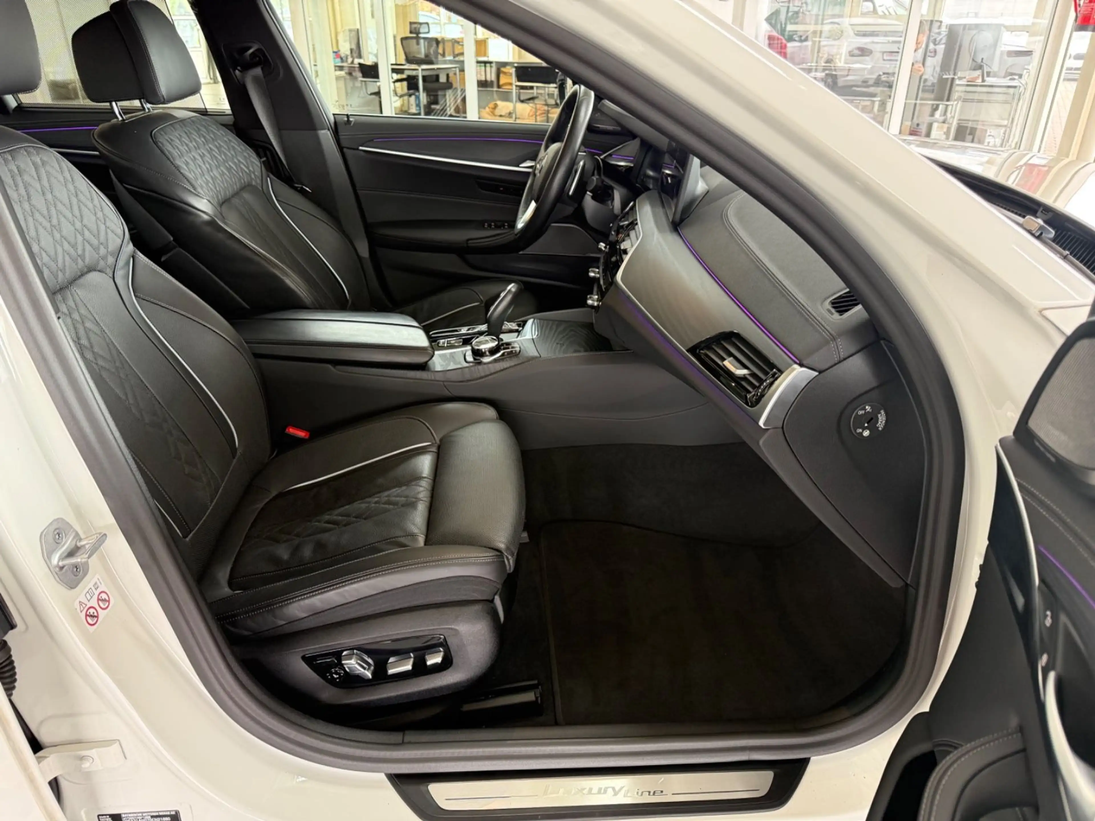 BMW 530 d xDrive Luxury Line AUT./LED/HUD/360°/STANDH — photo 8