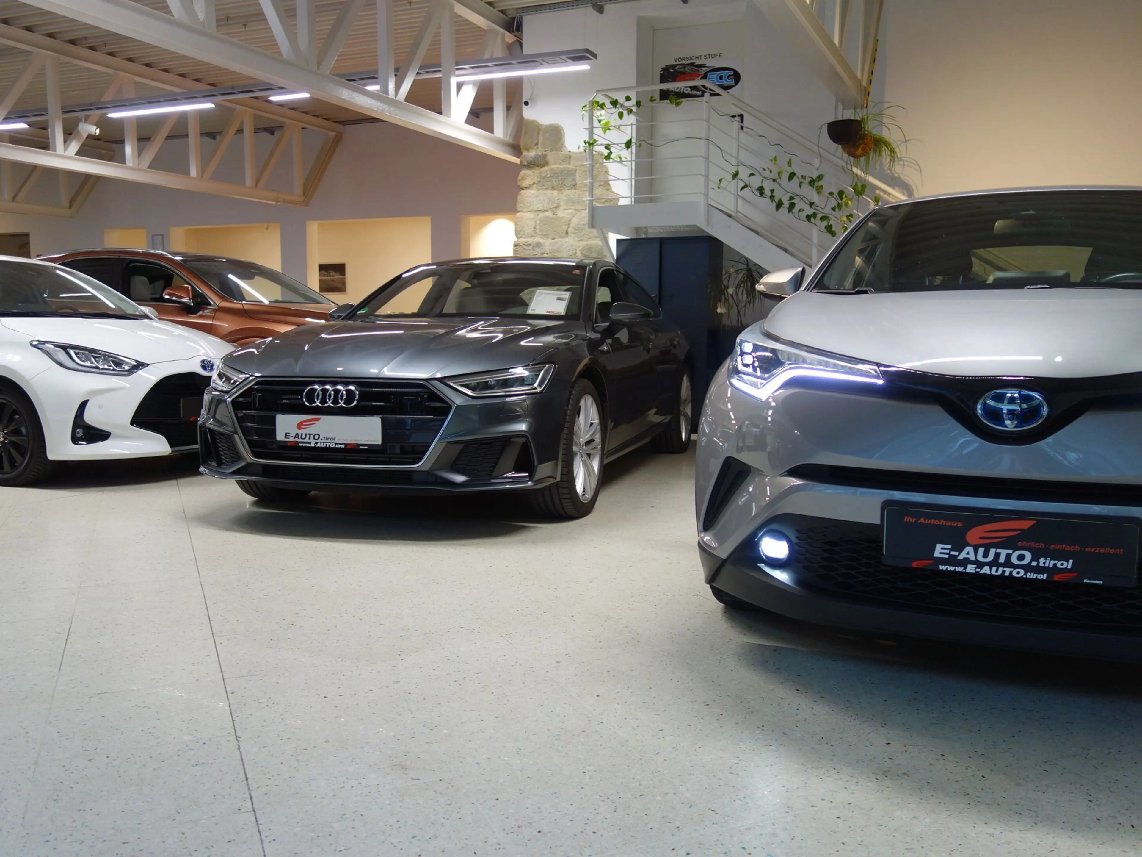 Toyota C-HR 1,8 Hybrid C-HIC CVT *LED *ASSISTENZ *GARANTIE *T — photo 2
