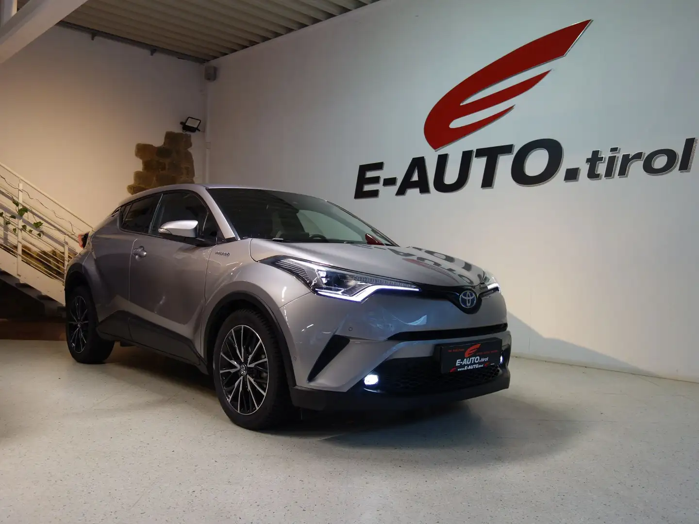 Toyota C-HR 1,8 Hybrid C-HIC CVT *LED *ASSISTENZ *GARANTIE *T Silber - 1