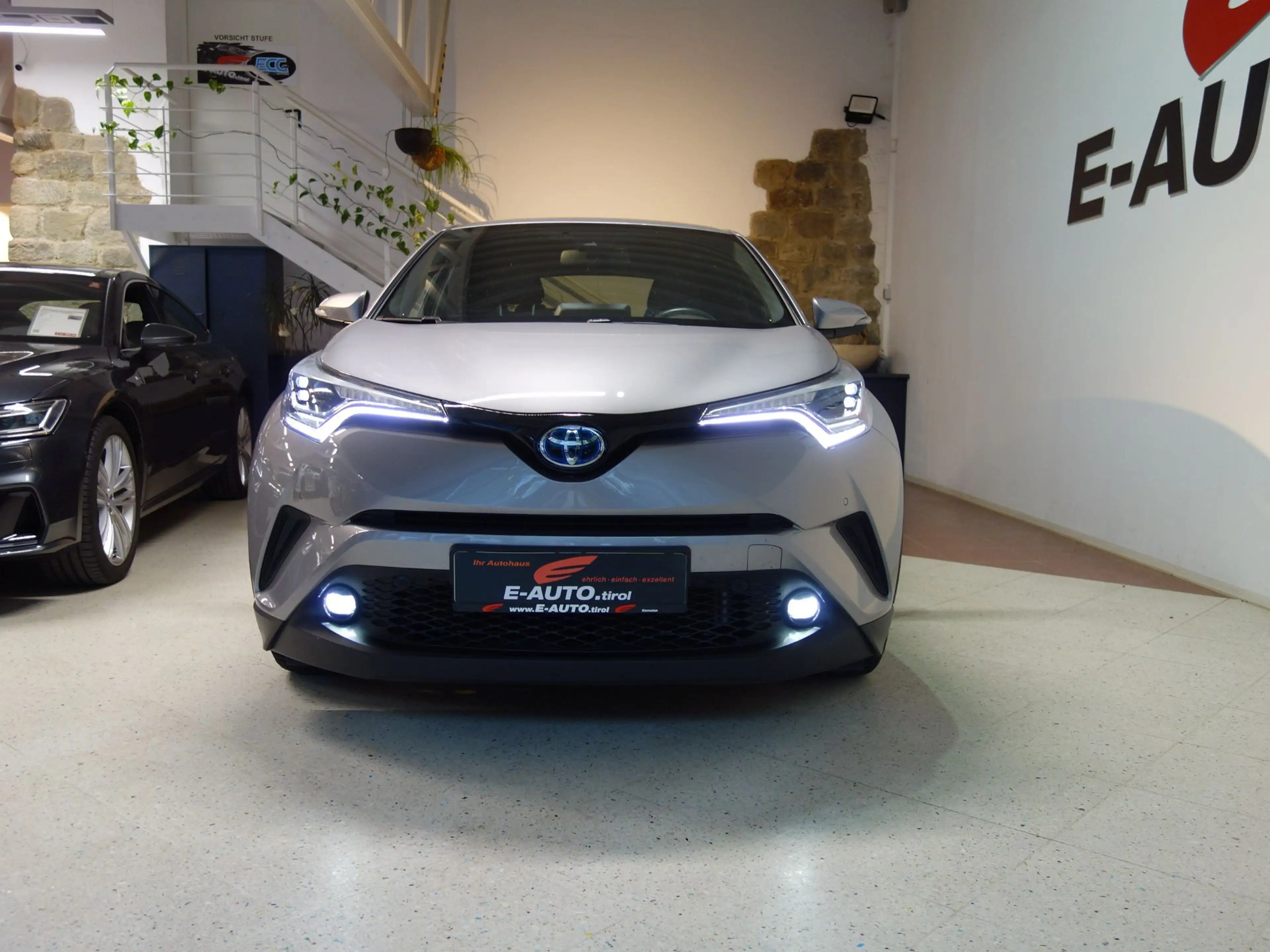 Toyota C-HR 1,8 Hybrid C-HIC CVT *LED *ASSISTENZ *GARANTIE *T — photo 3