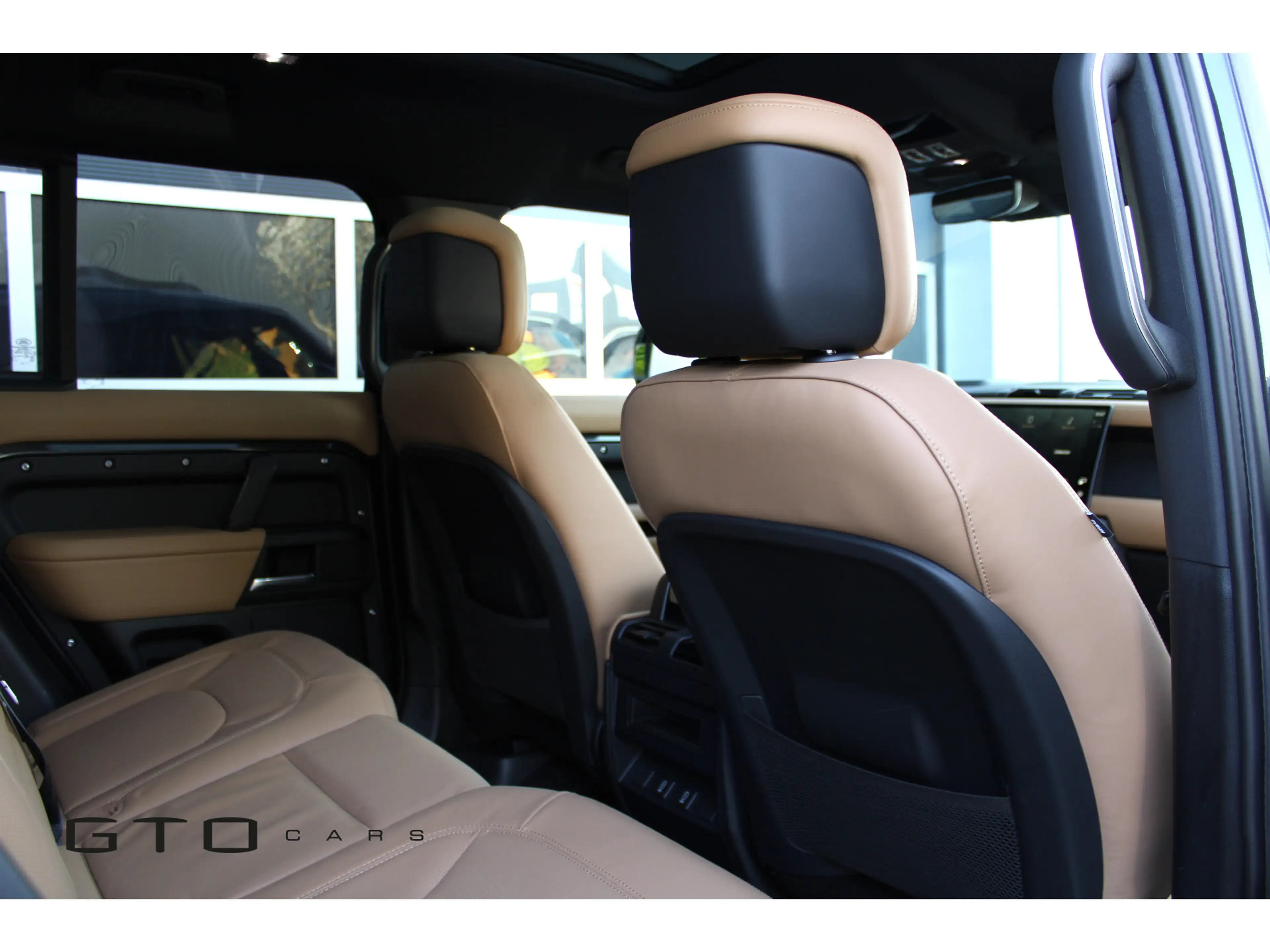 Land Rover Defender 110 2.0 P300e 110 X-Dynamic HSE | Pano | Meridian — photo 28