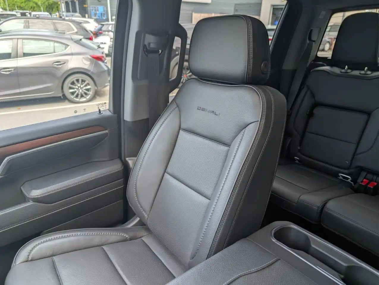 GMC Sierra 1500 снимка GMC Sierra 1500