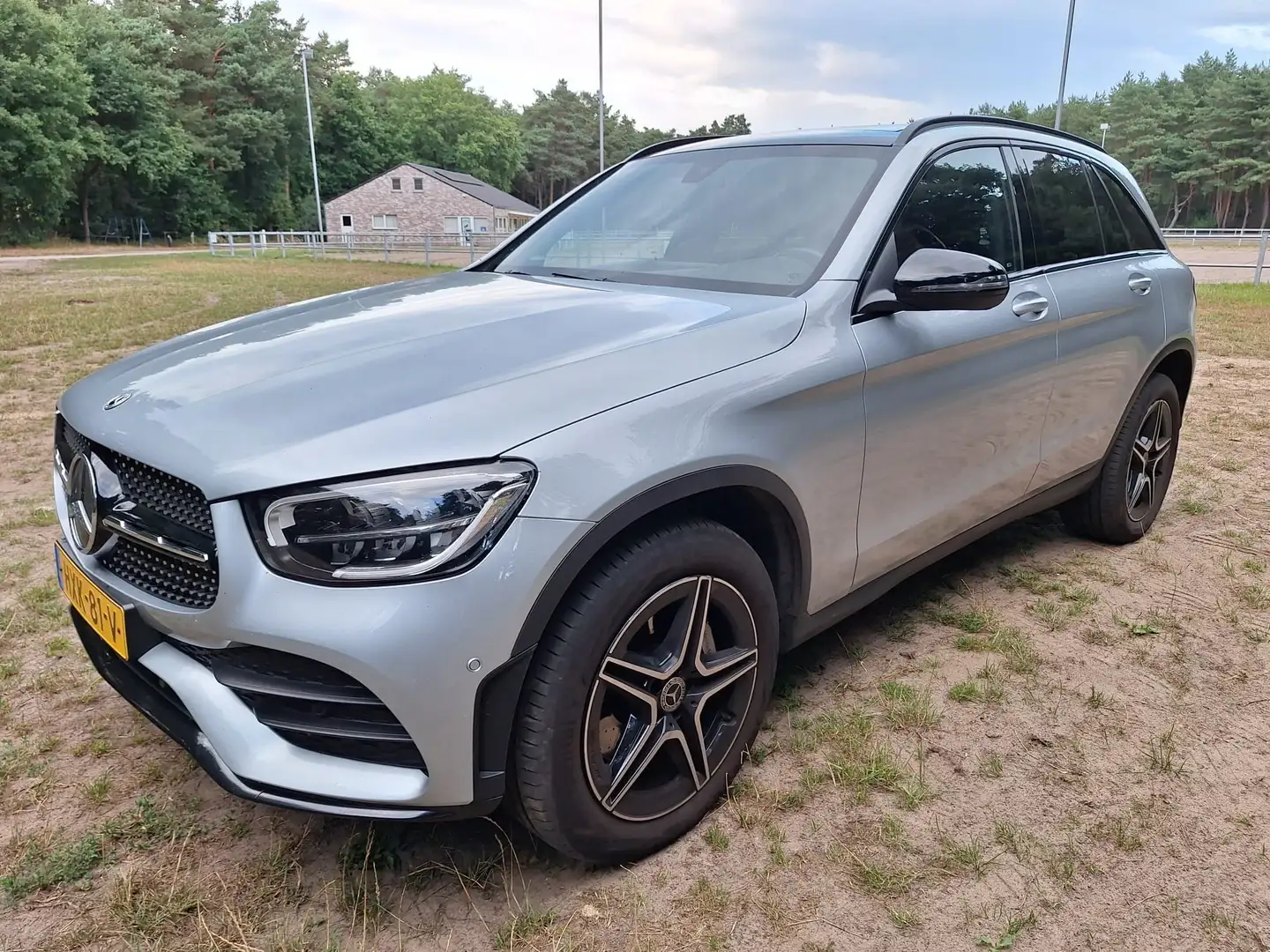 Mercedes-Benz GLC 300 GLC-Coupe 300 de 4Matic 9G-TRONIC AMG Line Plus Zilver - 2