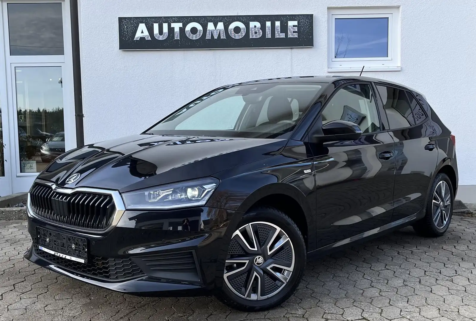 Skoda Fabia Tour 1.0 TSI LED NAVI TEMPOMAT PDC KAMERA Schwarz - 1