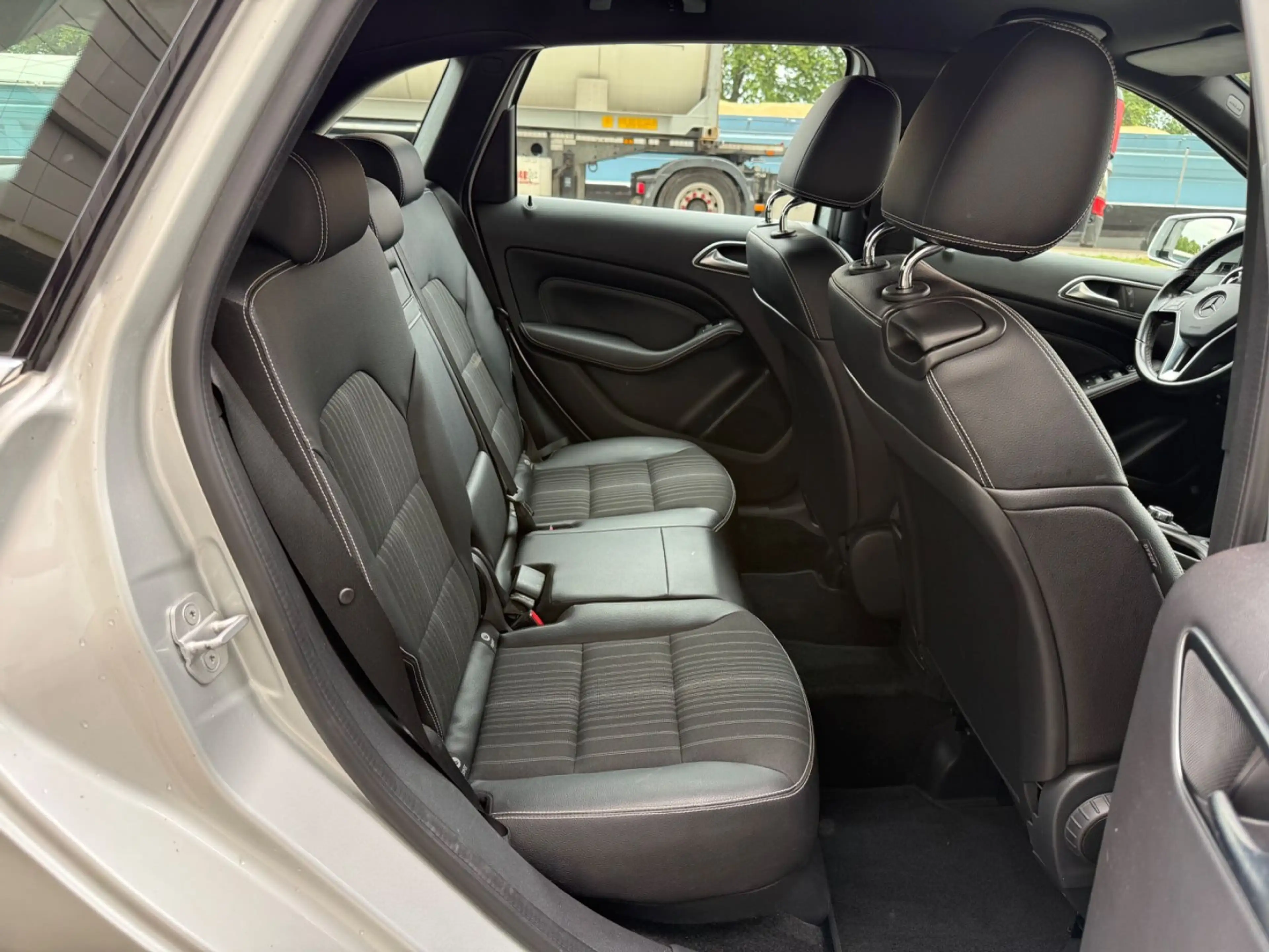 Mercedes-Benz B 180 B180*Sportpaket*KLIMA*Allwetter*TÜV11/27* — photo 9