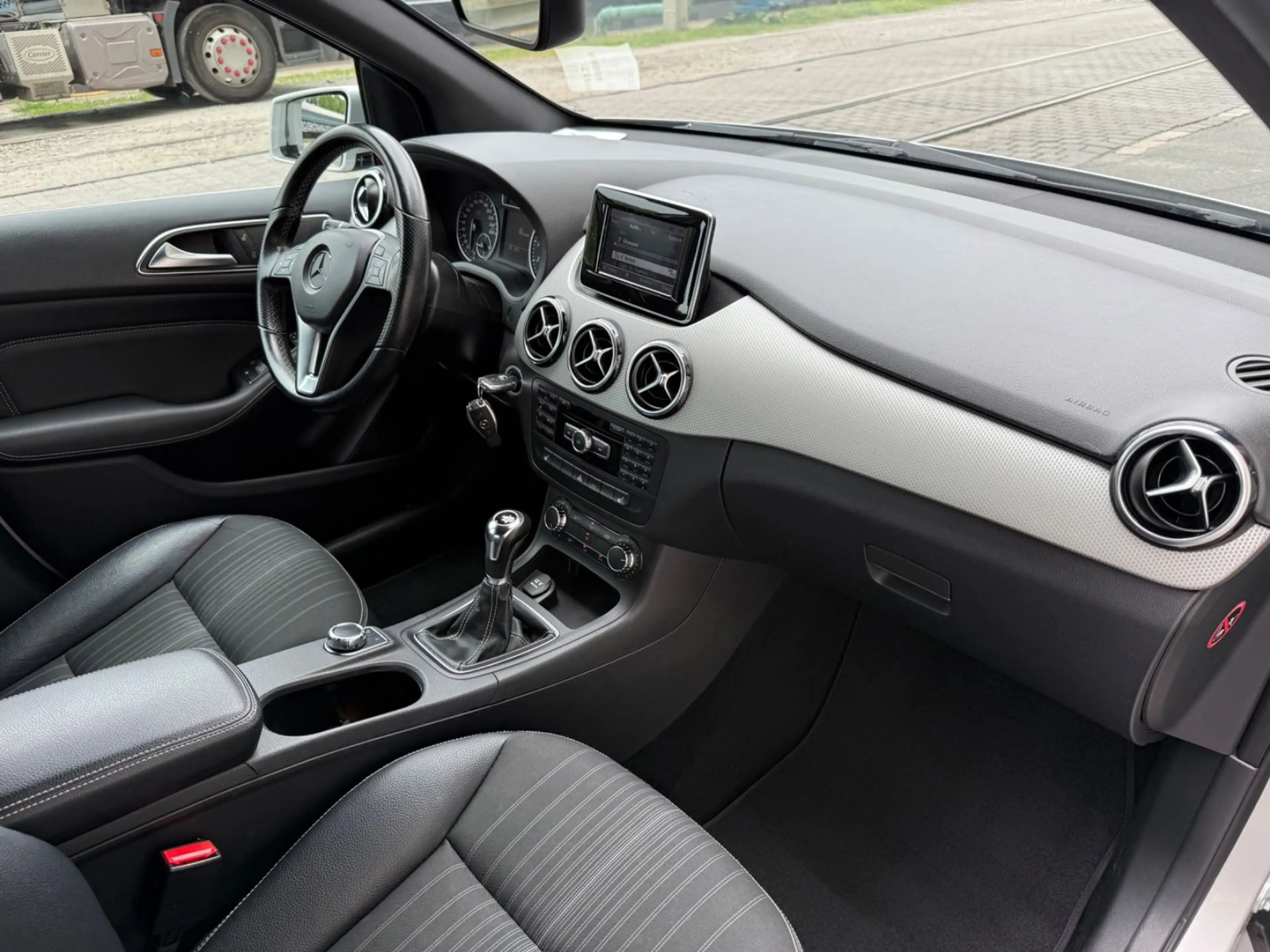 Mercedes-Benz B 180 B180*Sportpaket*KLIMA*Allwetter*TÜV11/27* — photo 11