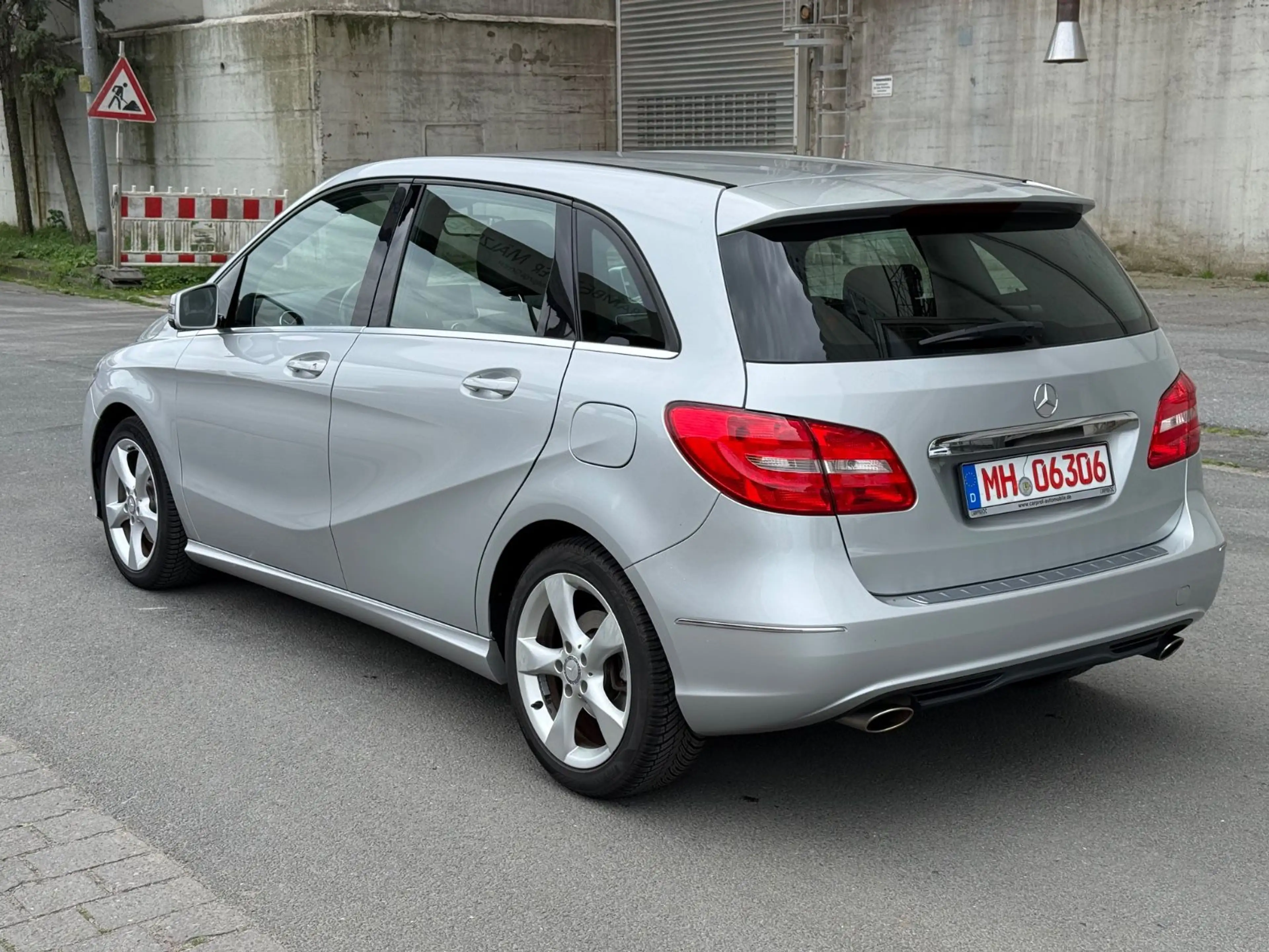 Mercedes-Benz B 180 B180*Sportpaket*KLIMA*Allwetter*TÜV11/27* — photo 3