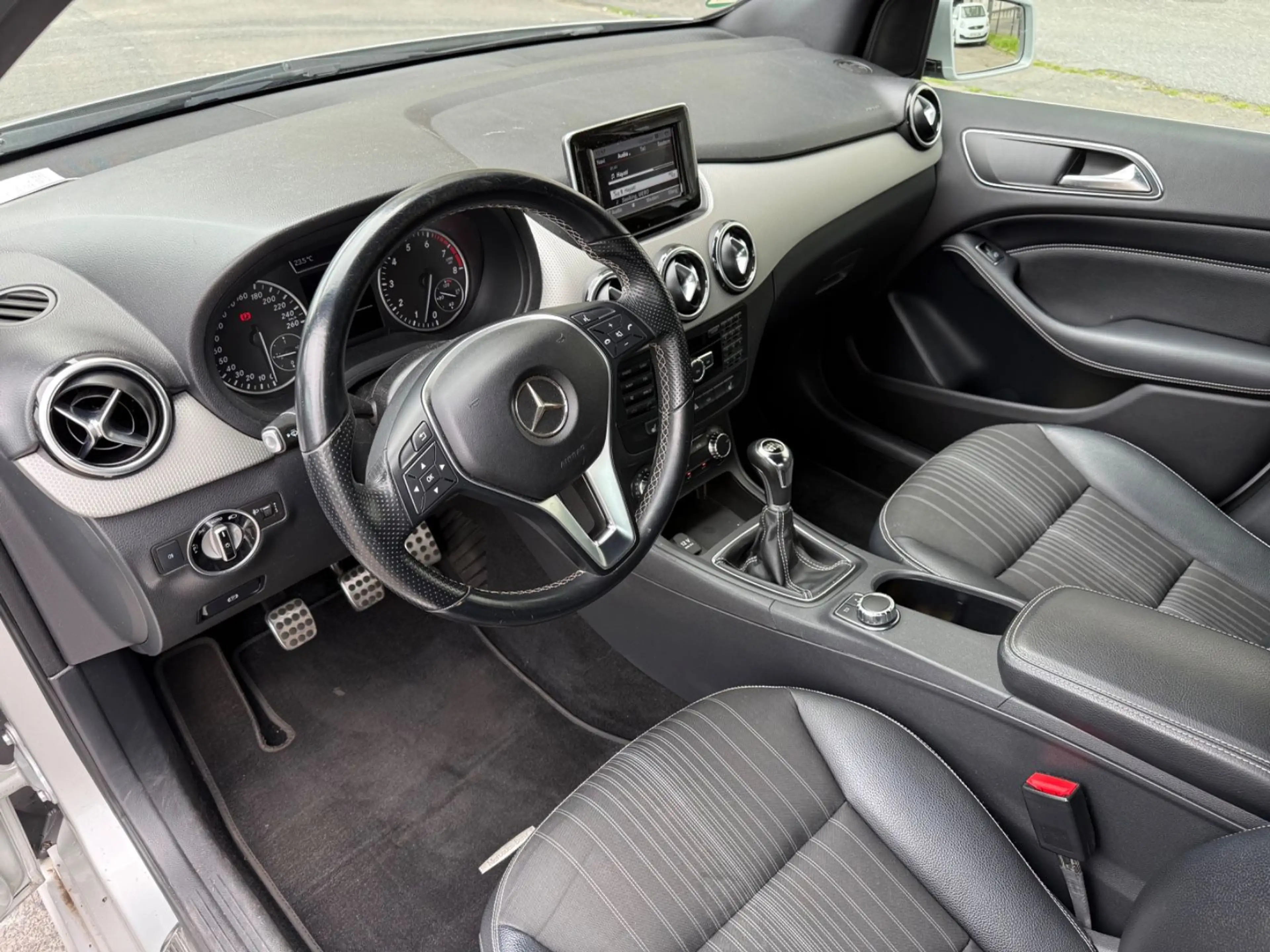 Mercedes-Benz B 180 B180*Sportpaket*KLIMA*Allwetter*TÜV11/27* — photo 6