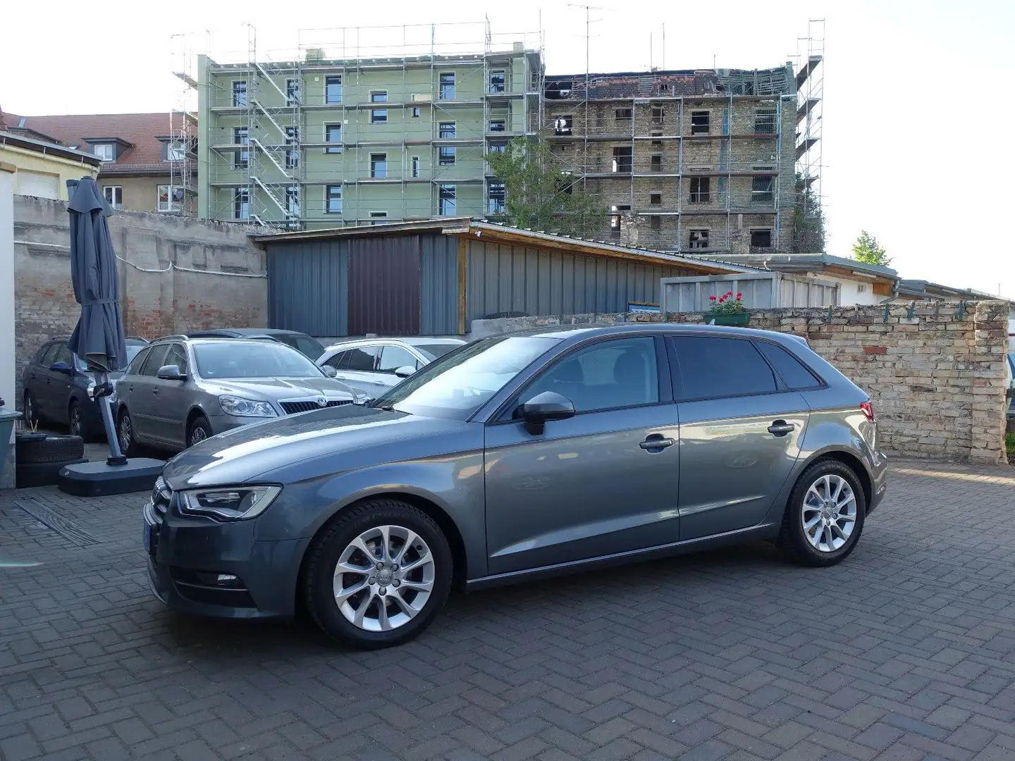 Audi A3 Sportback 2,0/150 PS, EU6, Xenon, Navi, PDC ! Grijs - 2