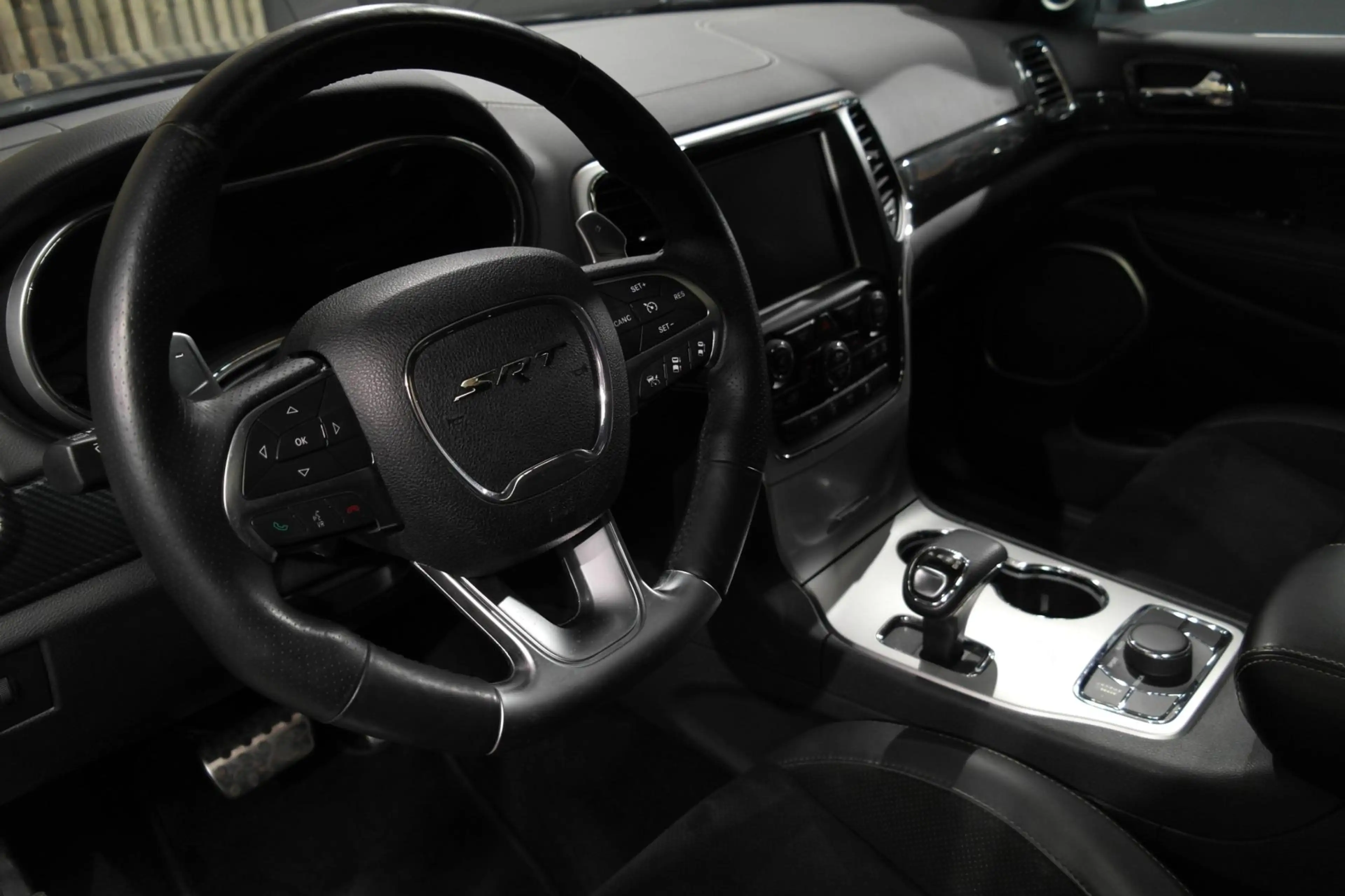 Jeep Grand Cherokee 6.4 V8 SRT8 grijs kenteken lichte vracht — photo 11