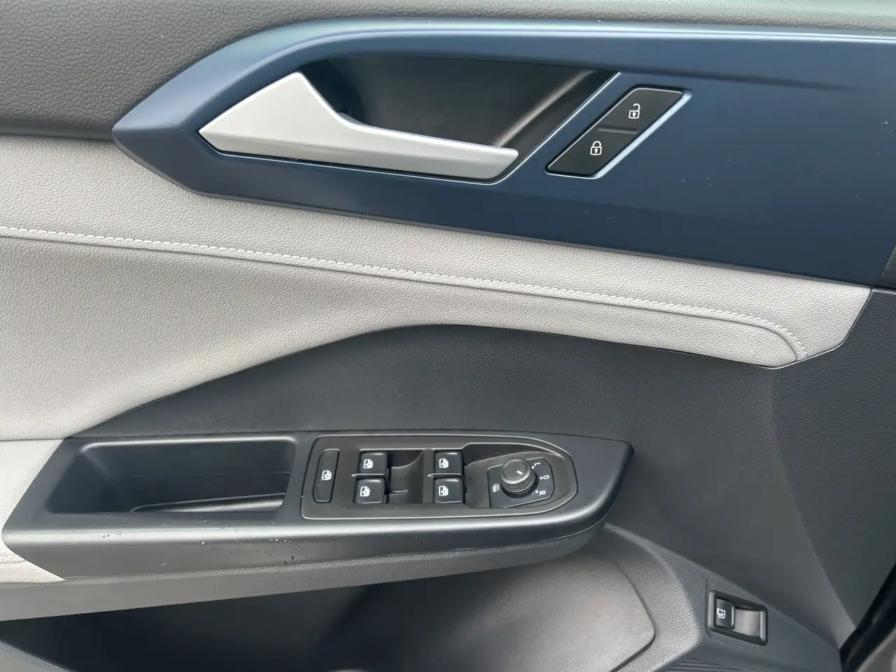 Volkswagen Taos снимка Volkswagen Taos