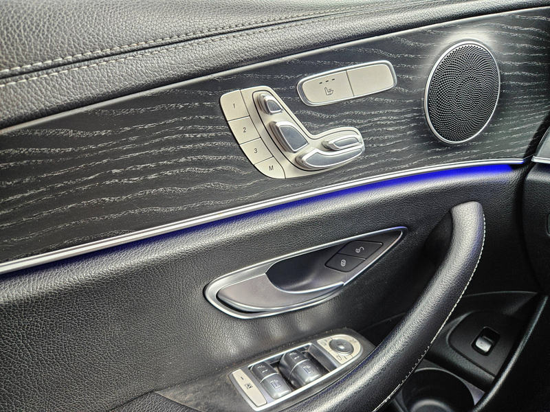 Mercedes-Benz E 220 E 220 d Avantgarde AMG Folie Original Grau Voll — photo 9