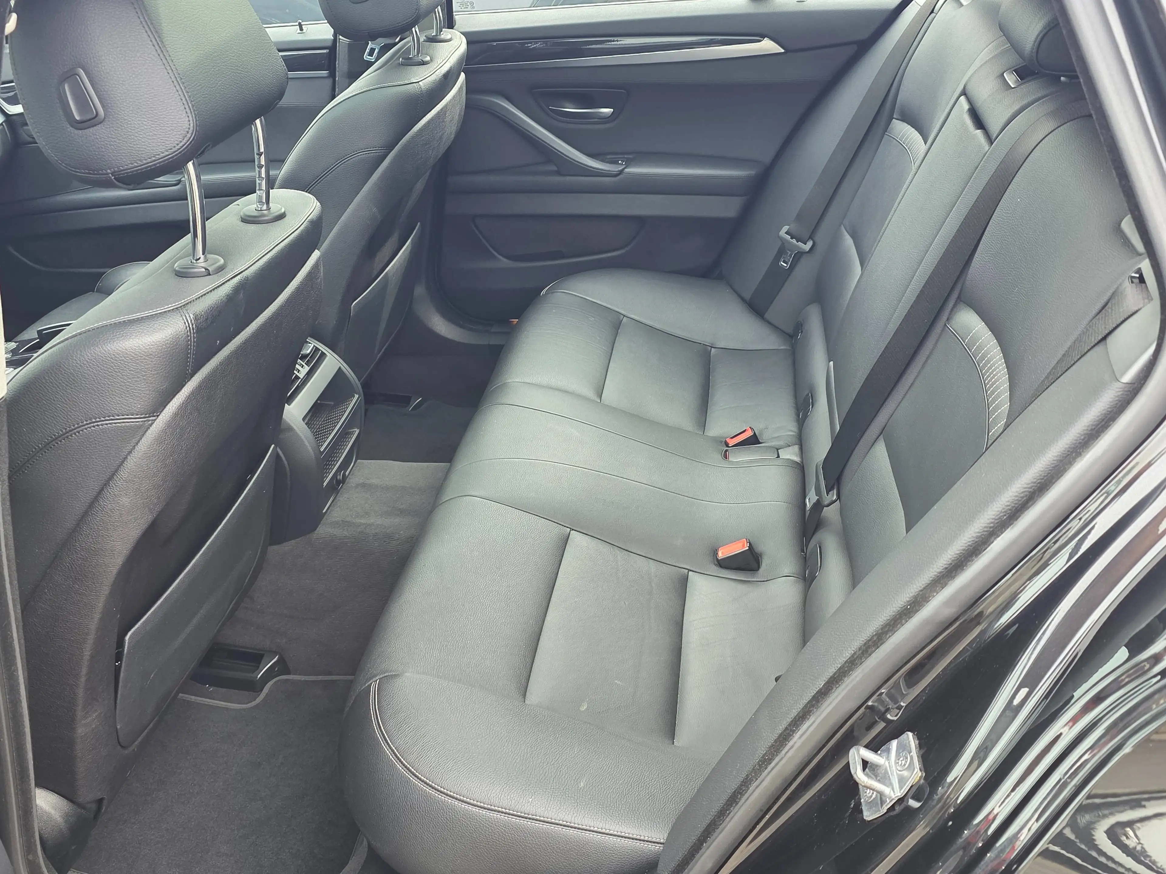 BMW 525 525d Touring Aut. ModernL./Navi/Leder/Pano/LED/PDC/Sitzh/ — photo 11