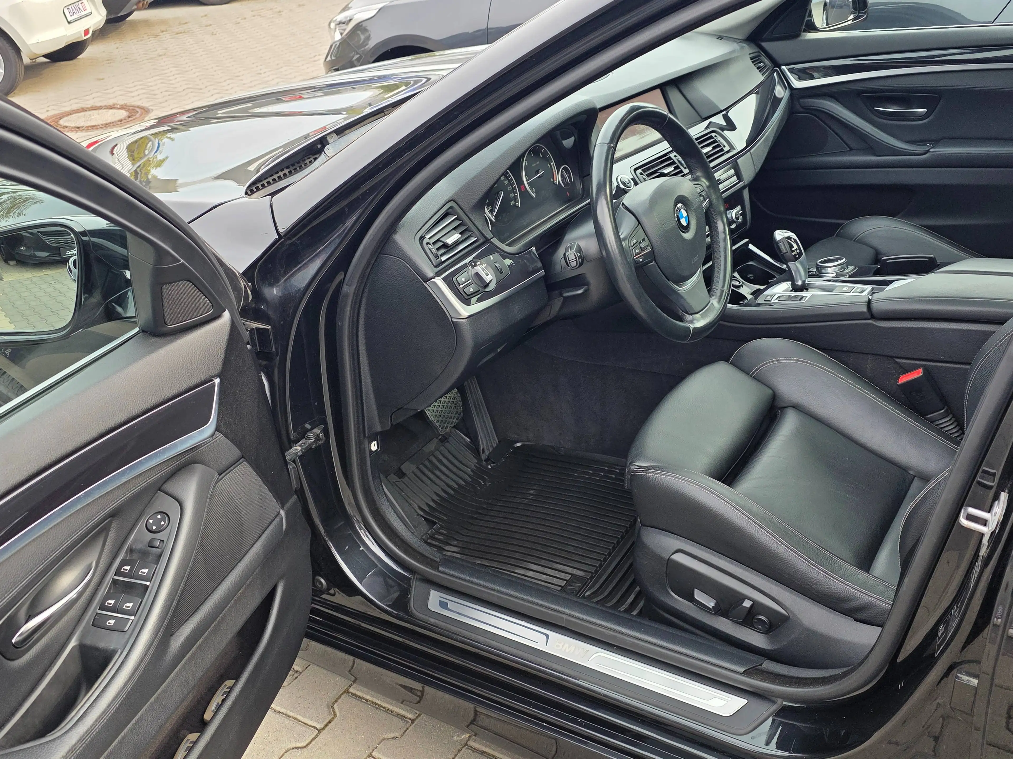BMW 525 525d Touring Aut. ModernL./Navi/Leder/Pano/LED/PDC/Sitzh/ — photo 9