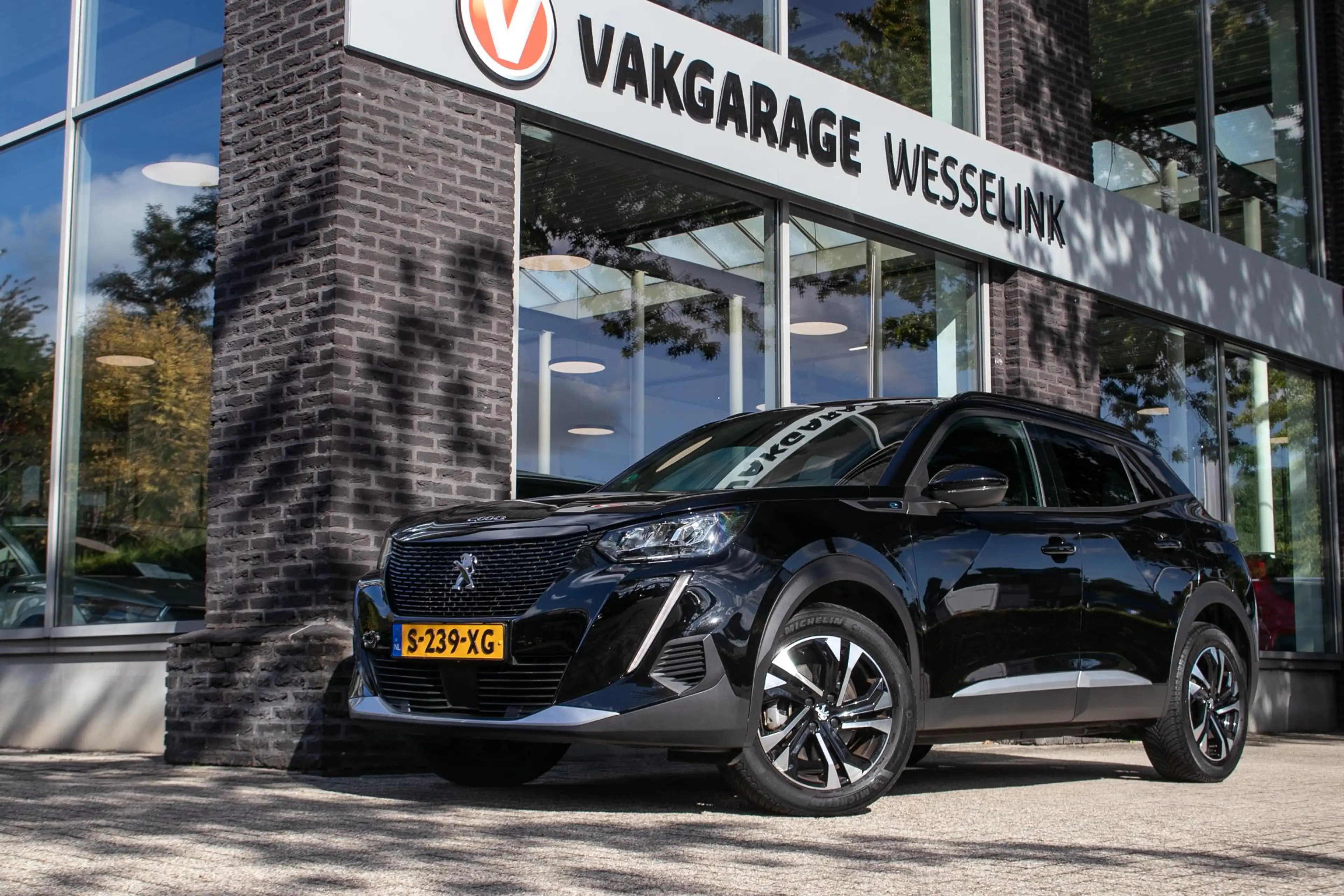Peugeot e-2008 EV Allure Pack 50 kWh SOH 96% — photo 13
