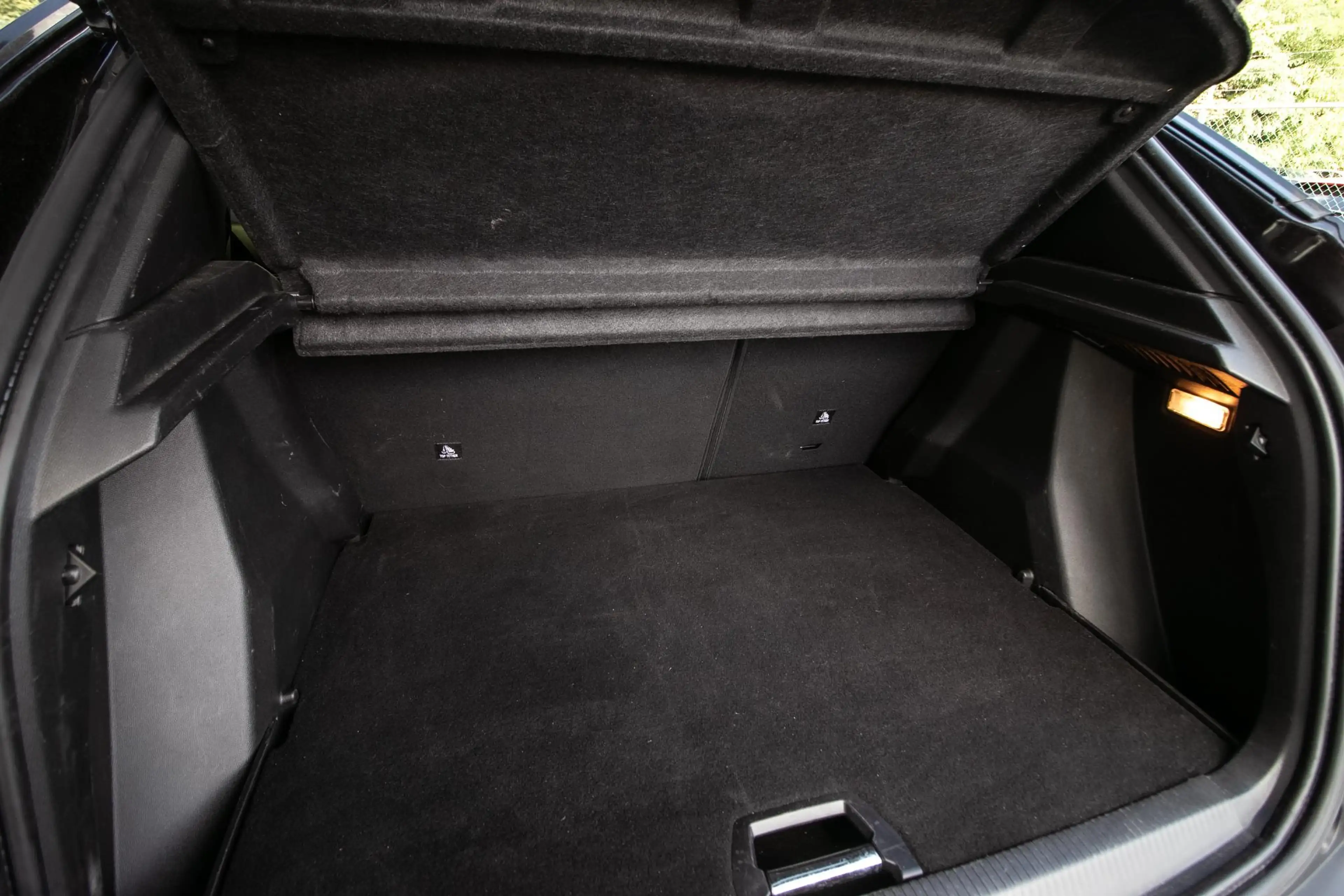 Peugeot e-2008 EV Allure Pack 50 kWh SOH 96% — photo 9