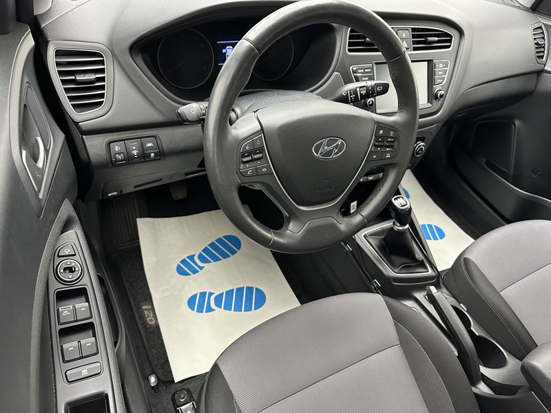 Hyundai i20 Trend "MULTI-CAM-SITZH-TEMPO-CARPLAY-ALU" — photo 13