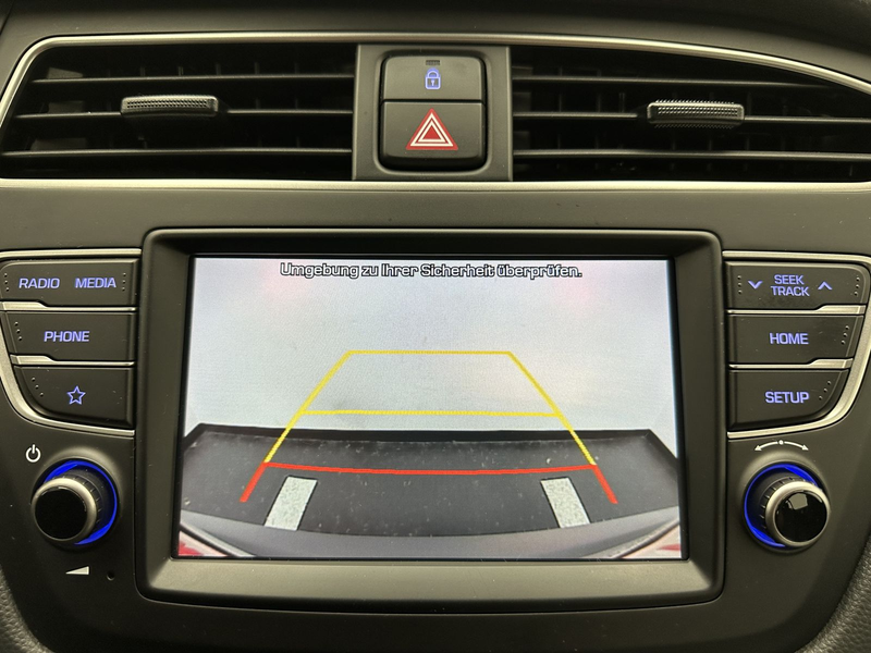 Hyundai i20 Trend "MULTI-CAM-SITZH-TEMPO-CARPLAY-ALU" — photo 15