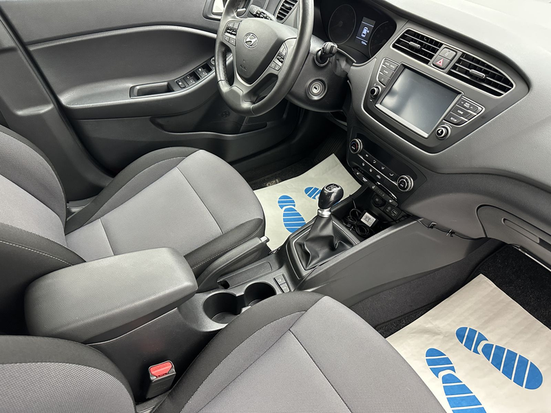 Hyundai i20 Trend "MULTI-CAM-SITZH-TEMPO-CARPLAY-ALU" — photo 11