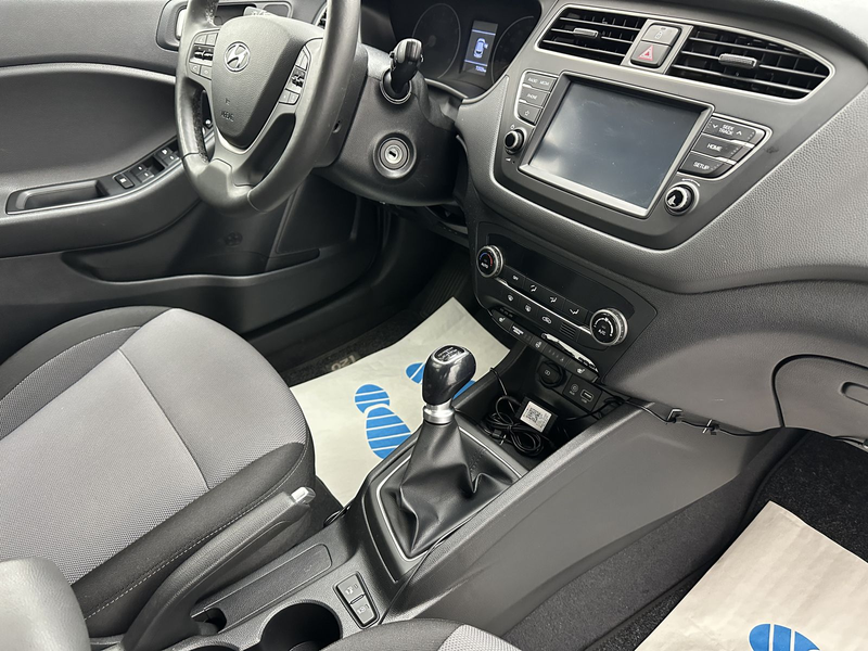 Hyundai i20 Trend "MULTI-CAM-SITZH-TEMPO-CARPLAY-ALU" — photo 10