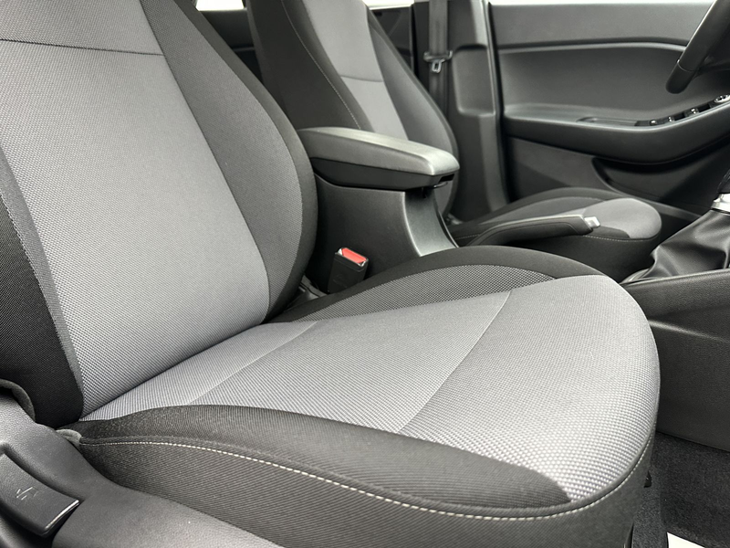 Hyundai i20 Trend "MULTI-CAM-SITZH-TEMPO-CARPLAY-ALU" — photo 9