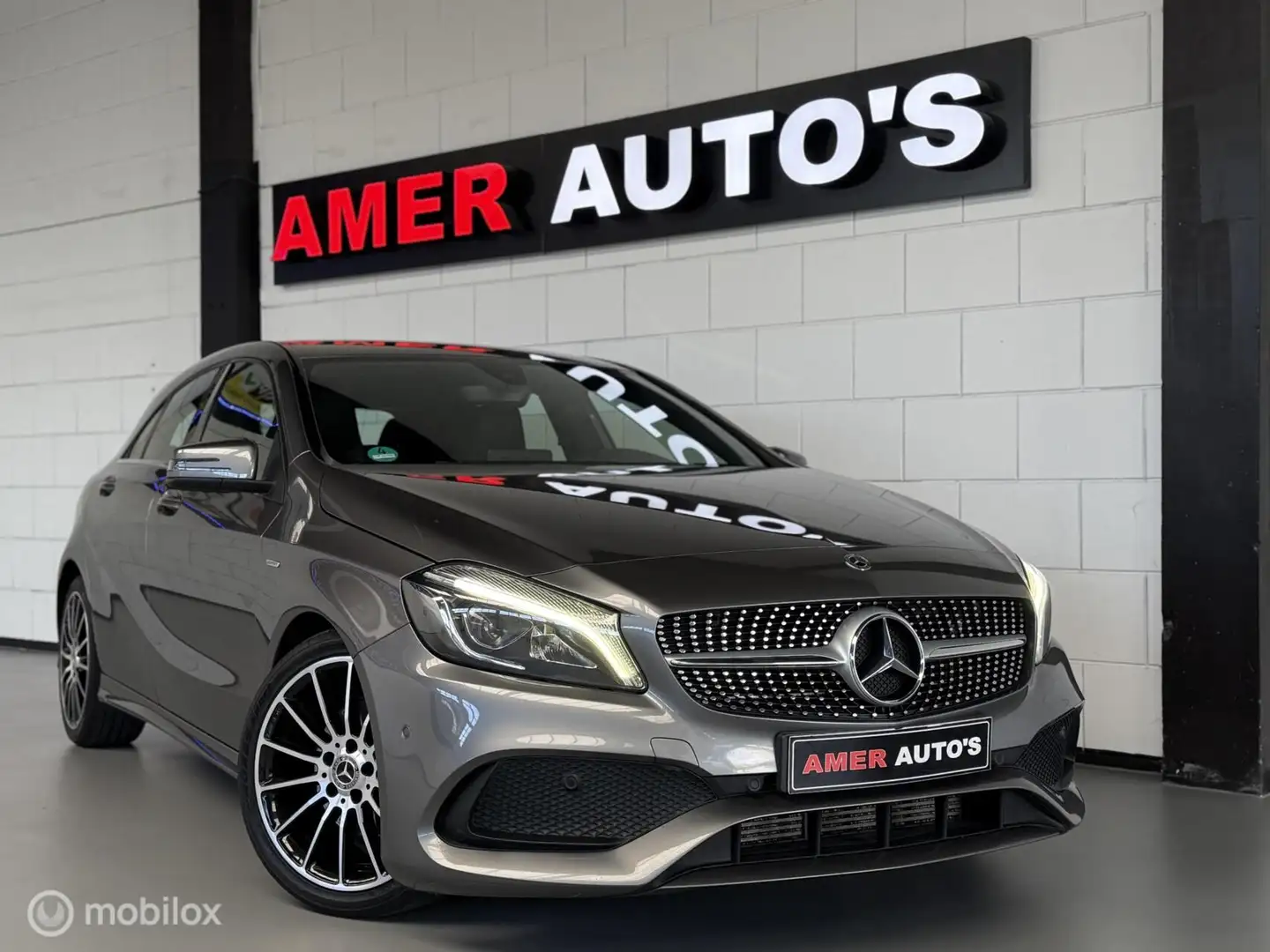 Mercedes-Benz A 180 Edition AMG Gris - 1