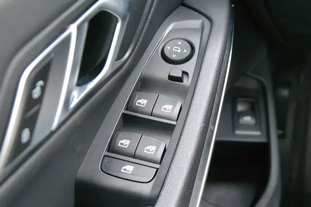 BMW 3 Series view 23