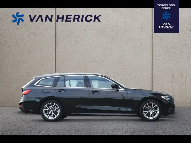 BMW 3 Series view 3