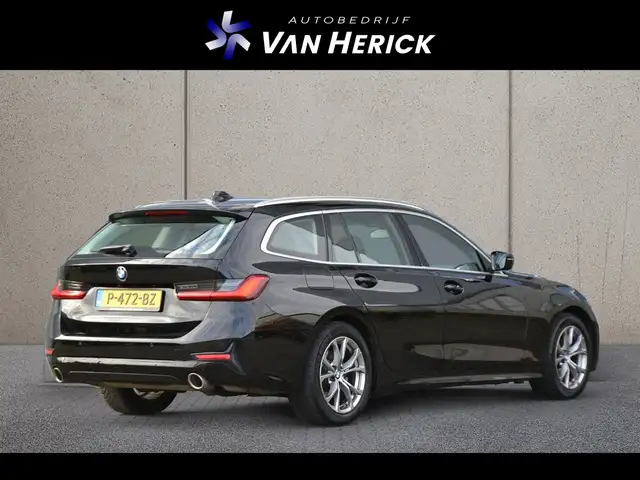 BMW 3 Series view 4