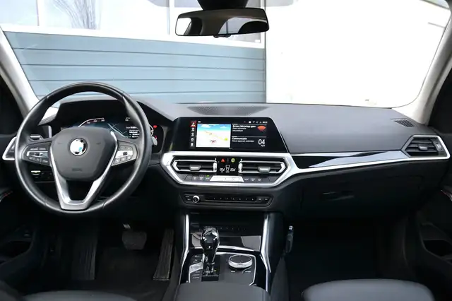 BMW 3 Series view 9