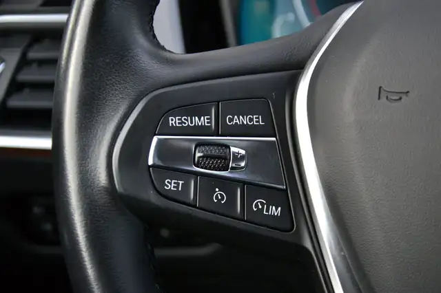 BMW 3 Series view 18