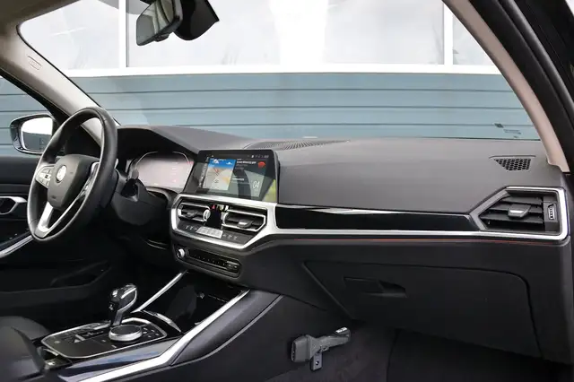 BMW 3 Series view 11