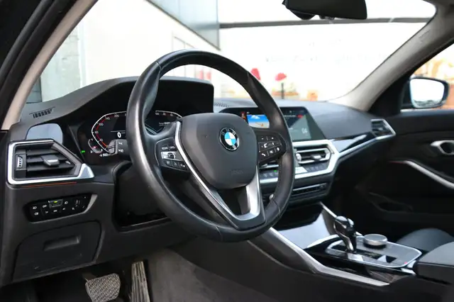 BMW 3 Series view 7