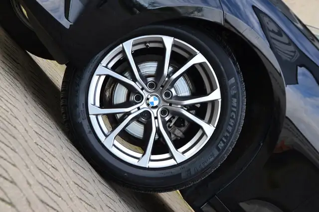 BMW 3 Series view 6
