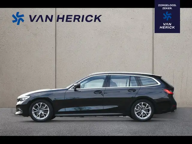 BMW 3 Series view 2