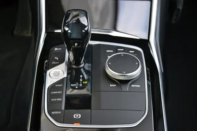 BMW 3 Series view 16