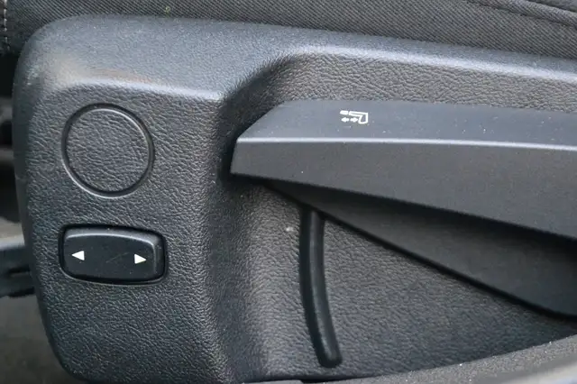 BMW 3 Series view 25