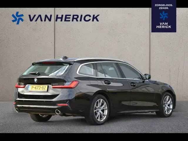 BMW 3 Series view 4