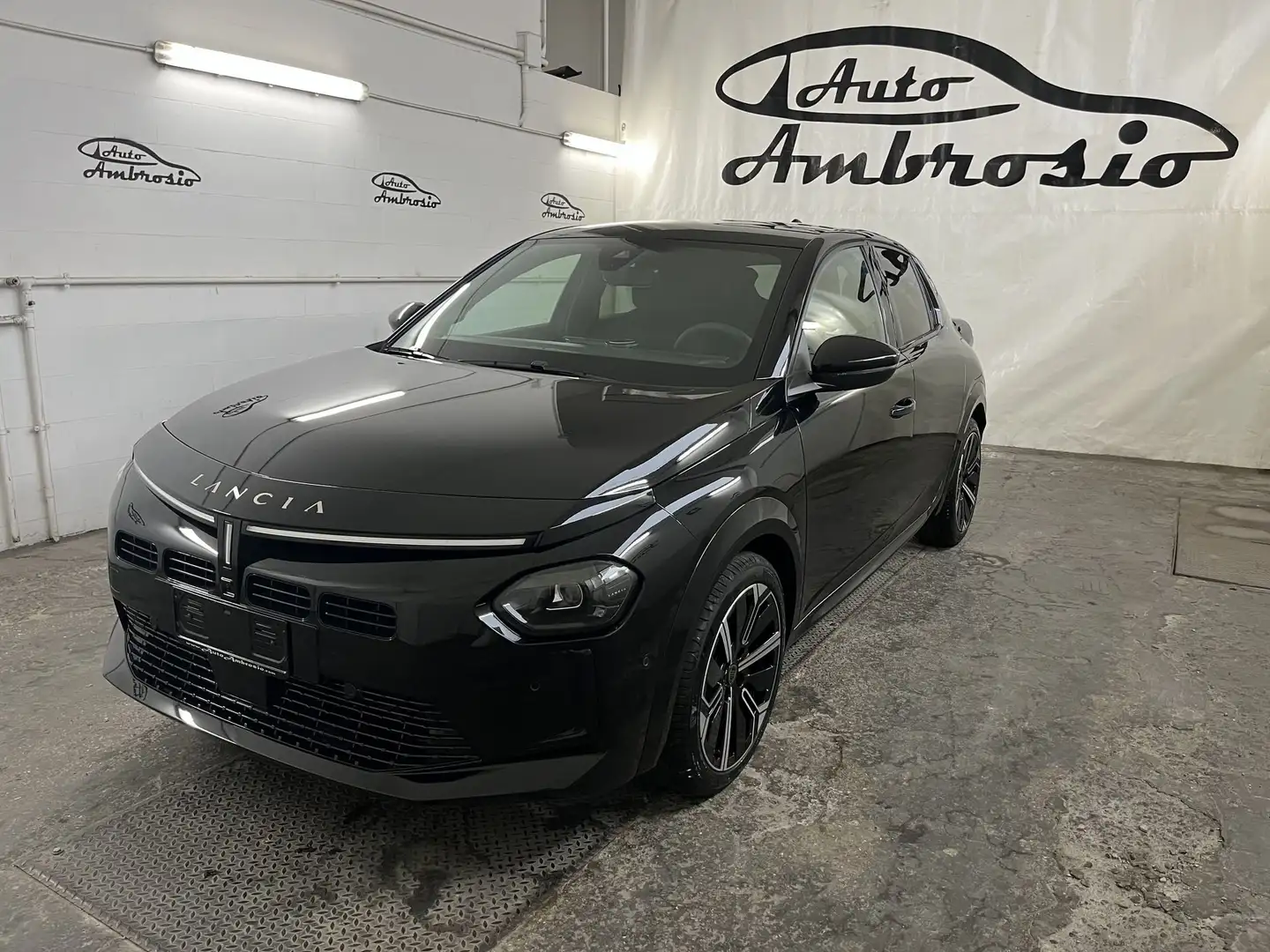 Lancia Ypsilon Ypsilon Hybrid e-DCT LX TUA DA 259,00 EURO AL MES Schwarz - 1