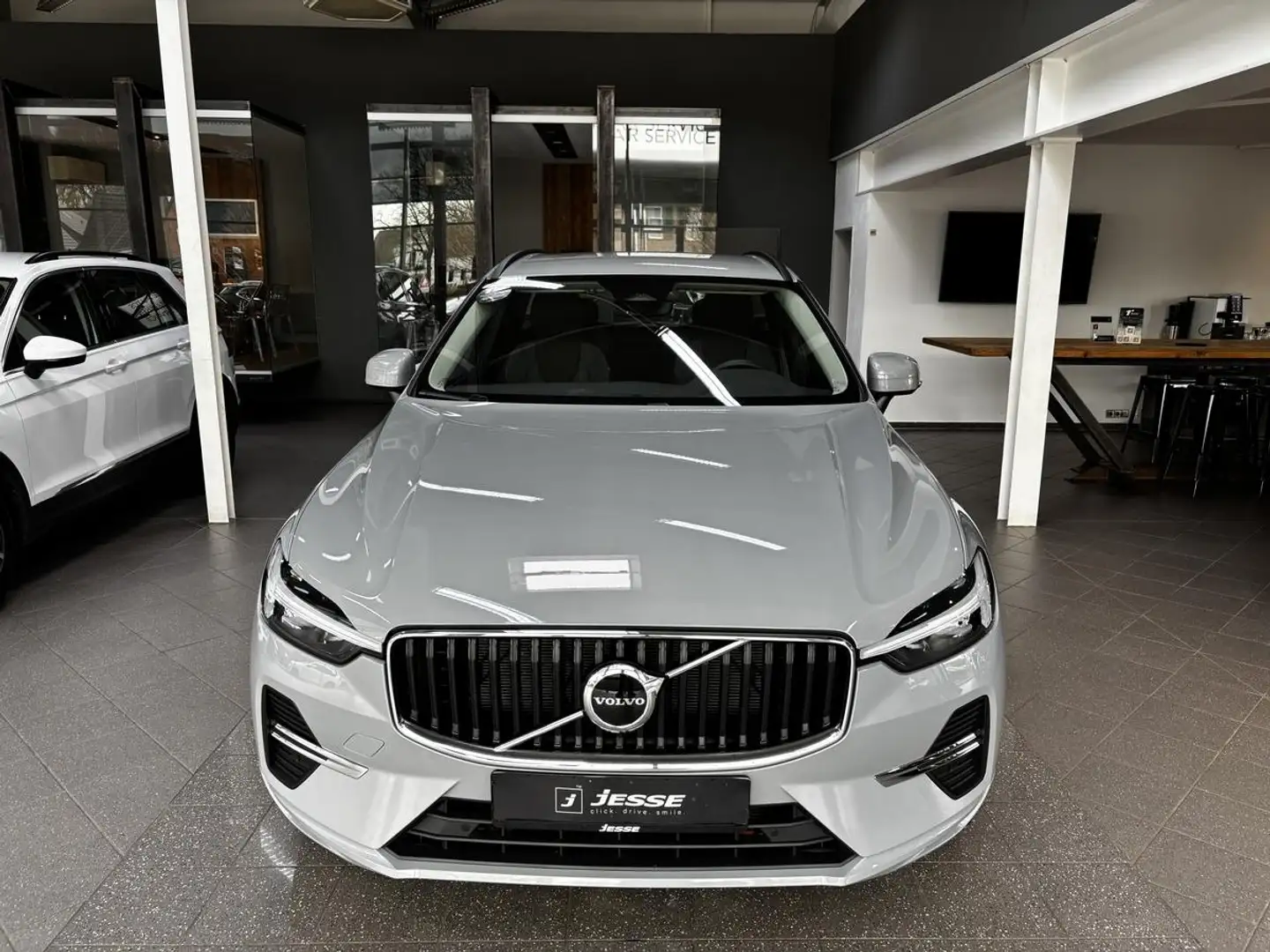 Volvo XC60 B4 Core LED Navi CarPlay Winter-Paket RCam Grau - 2
