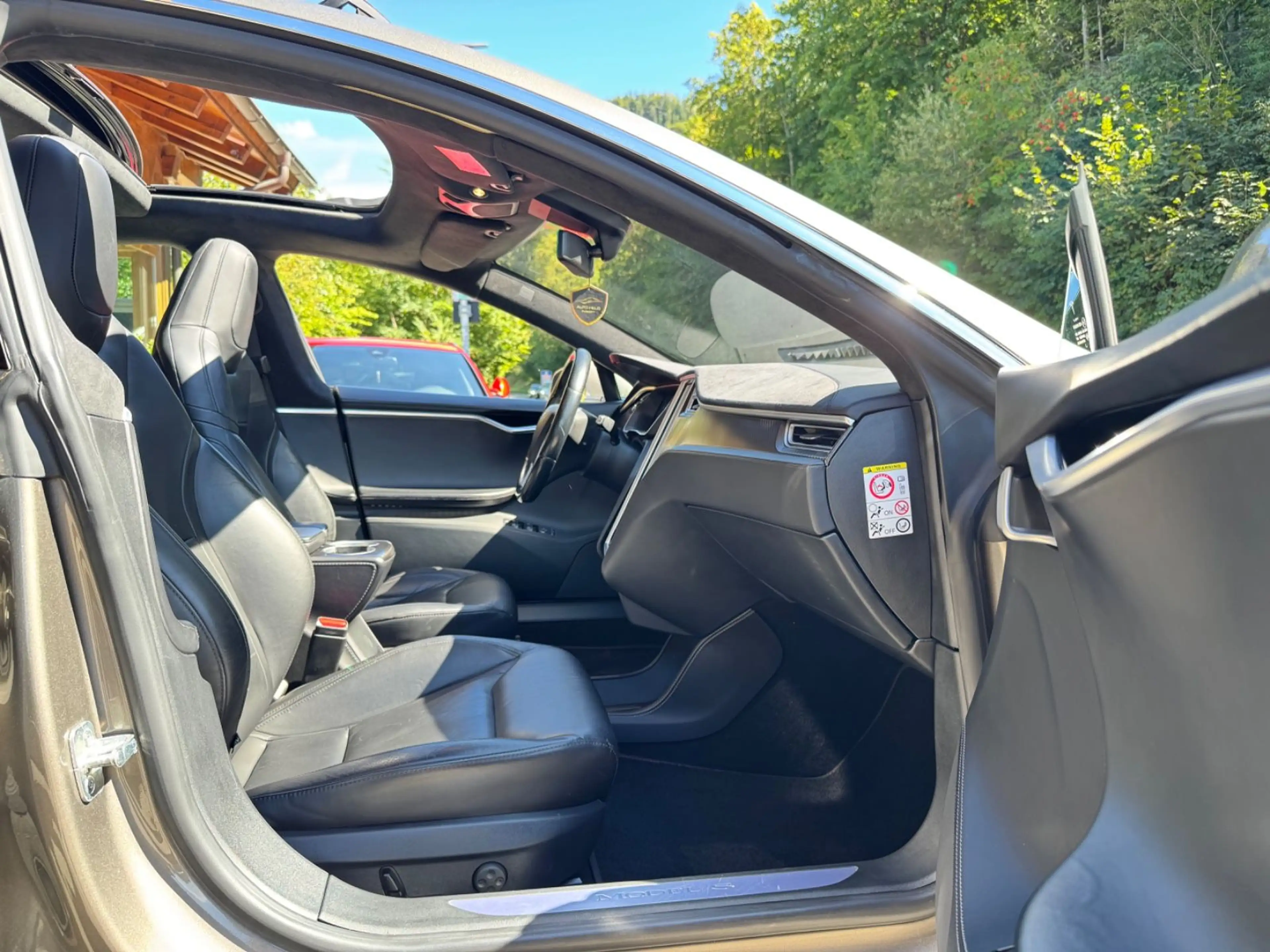 Tesla Model S 85D Supercharger free Turbine Pano 7-Sitzer — photo 12