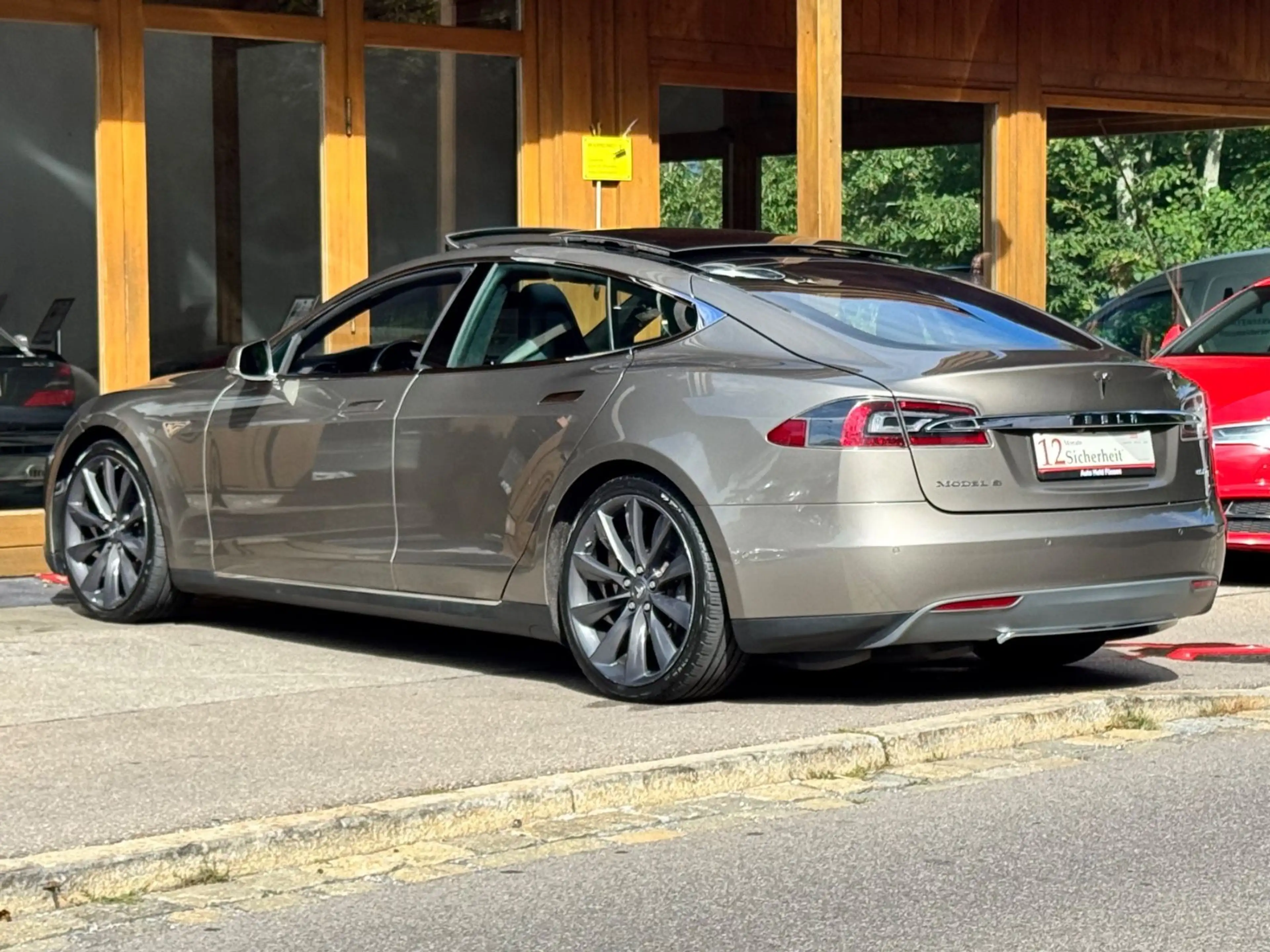 Tesla Model S 85D Supercharger free Turbine Pano 7-Sitzer — photo 7